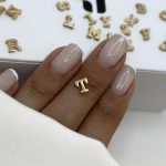 آویز حرف لاتین T