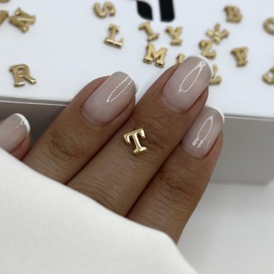 آویز حرف لاتین T