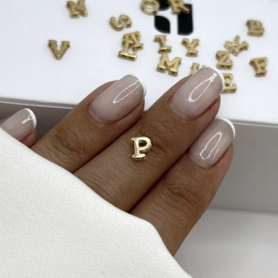 آویز حرف لاتین P