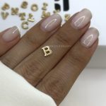 آویز حرف لاتین B