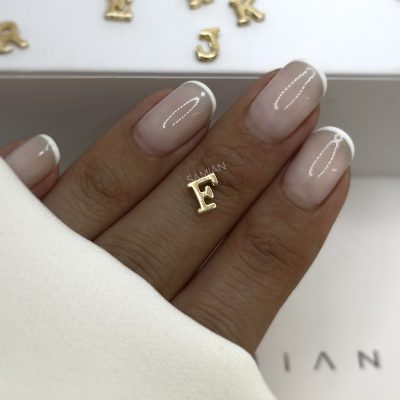 آویز حرف لاتین F