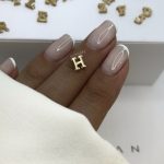 آویز حرف لاتین H