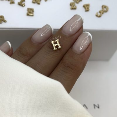 آویز حرف لاتین H