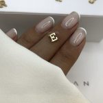 آویز حرف لاتین E