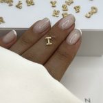 آویز حرف لاتین I